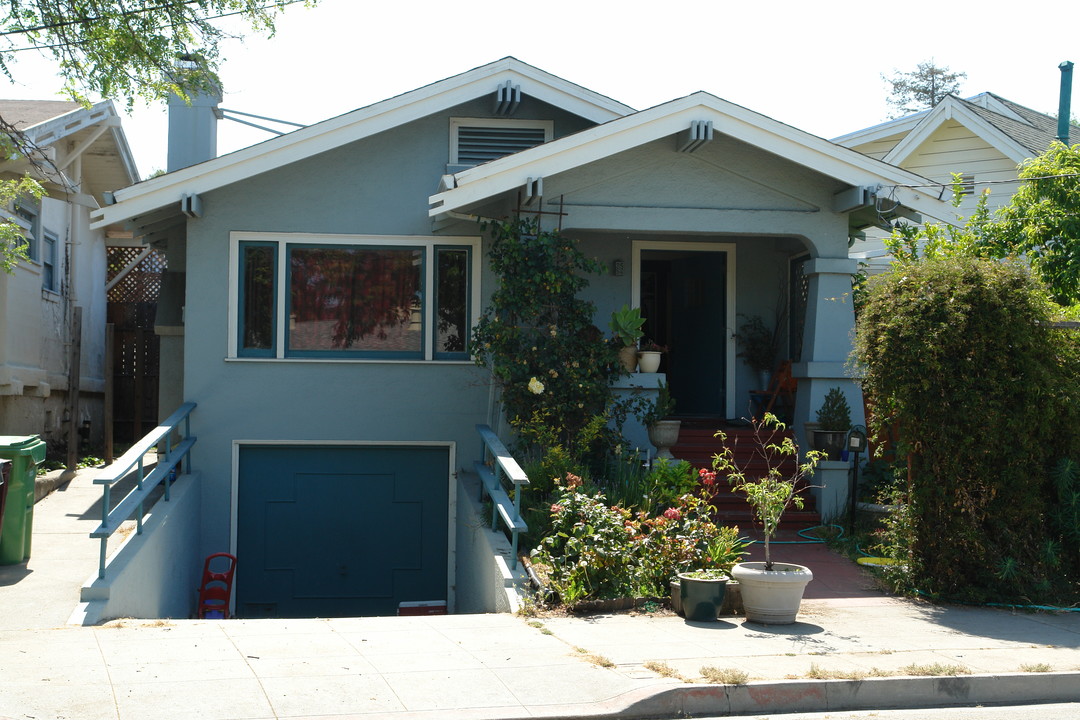 5672 Vicente St in Oakland, CA - Building Photo