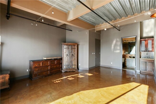 312 W 5th St, Unit 1204 in Los Angeles, CA - Building Photo - Building Photo