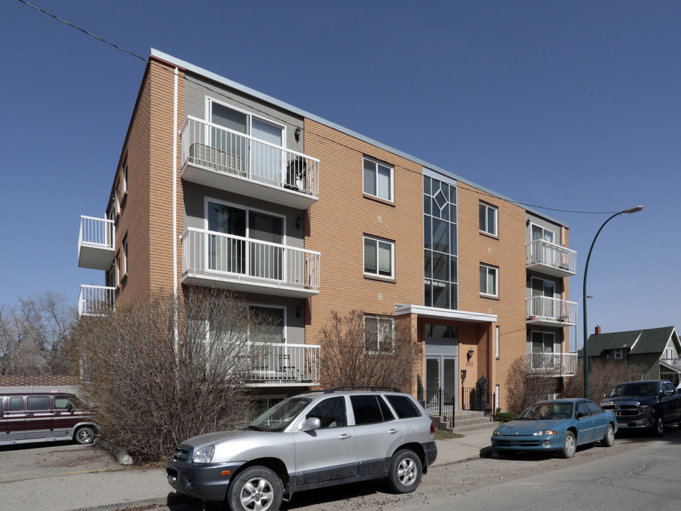 Westward Terrace in Calgary, AB - Building Photo