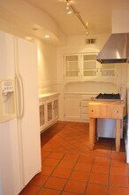 2 Lower Crescent Ave in Sausalito, CA - Foto de edificio - Building Photo