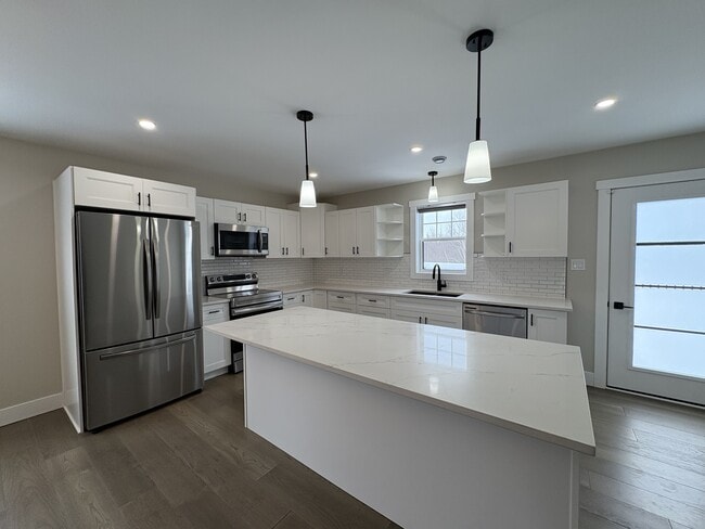 property at 8 Hobble Ln