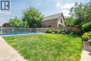 75 Park Ave in Brantford, ON - Building Photo