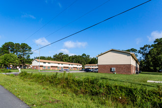 Durham Village in Burgaw, NC - Building Photo - Building Photo