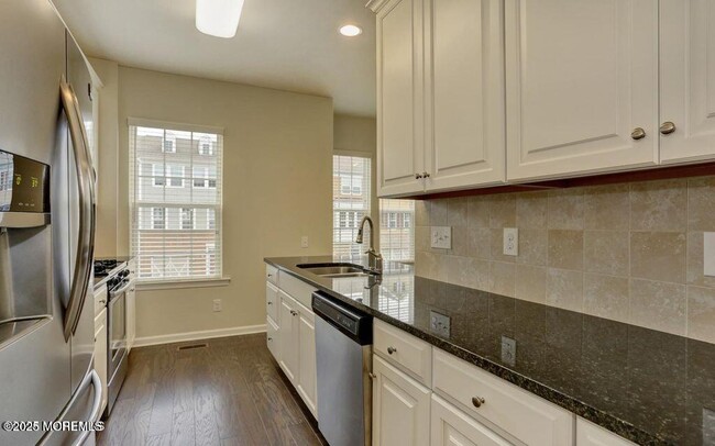 136 Waypoint Dr in Eatontown, NJ - Building Photo - Building Photo