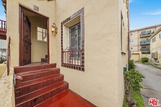 8546 Saturn St in Los Angeles, CA - Building Photo - Building Photo