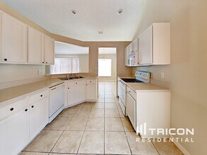 10515 Walker Vista Dr in Riverview, FL - Foto de edificio - Building Photo