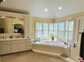 43 Hillcrest Meadows in Rolling Hills Estates, CA - Building Photo - Building Photo