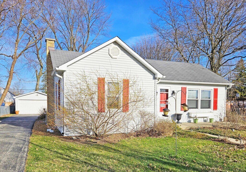 205 Wheeling Ave in Wheeling, IL - Building Photo