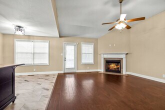 2056 Jackie Lorraine Drive in Clarksville, TN - Building Photo - Building Photo