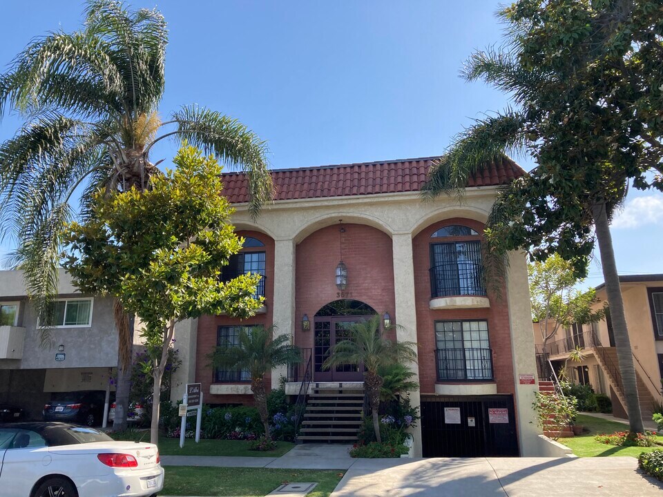 4071 McLaughlin Ave in Los Angeles, CA - Building Photo