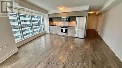585-2585 Bloor St E in Toronto, ON - Building Photo - Building Photo