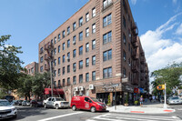 2724 30th Ave in Astoria, NY - Foto de edificio - Building Photo