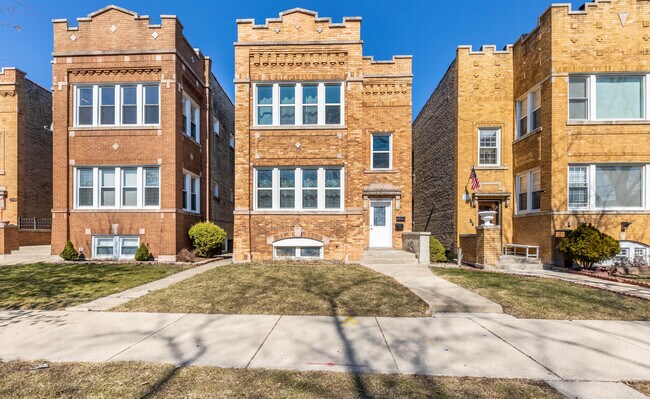 4820 W Wolfram St in Chicago, IL - Building Photo - Building Photo