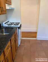 11 Scottfield Rd, Unit 7 in Boston, MA - Foto de edificio - Building Photo