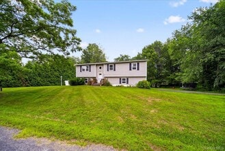 226 Knoth Rd in Wallkill, NY - Foto de edificio - Building Photo