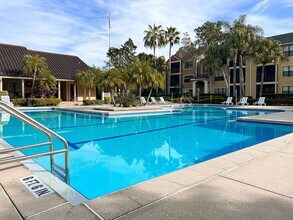 11901 4th St N, Unit 8102 in St. Petersburg, FL - Foto de edificio - Building Photo