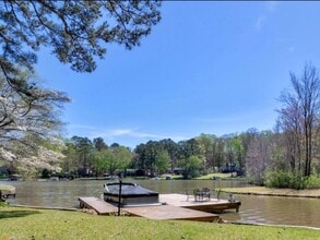 2270 Emerald Dr in Jonesboro, GA - Building Photo - Building Photo