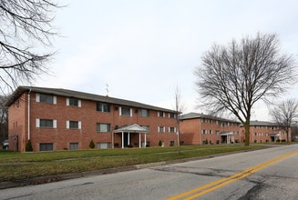 Portage Landing I & II in Kent, OH - Foto de edificio - Building Photo