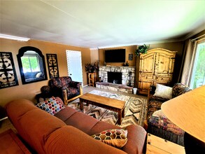 7000 S 2300 E in Cottonwood Heights, UT - Foto de edificio - Building Photo