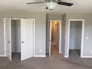 1653 Belclare Rd in Normal, IL - Building Photo - Building Photo