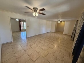 1105 Hill Place Dr in Laredo, TX - Building Photo - Building Photo