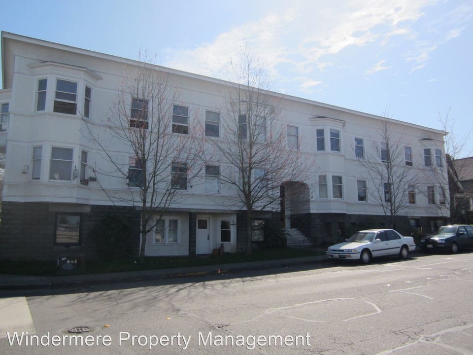 Stephen Court Apartments in Bellingham, WA - Building Photo