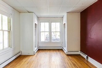 55 Loomis St, Unit B in Burlington, VT - Building Photo - Building Photo