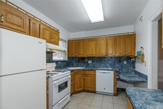 4623 Arcadia Ln in Great Neck, NY - Foto de edificio - Building Photo