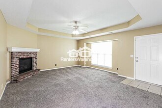 735 Carlisle Dr in Raymore, MO - Building Photo - Building Photo