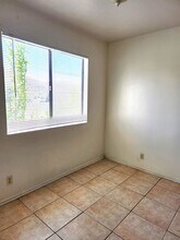 28323 Hillfield Ln, Unit 2 in Santa Clarita, CA - Foto de edificio - Building Photo