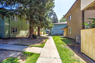 Lotus Landing Apartments in Sacramento, CA - Foto de edificio - Building Photo