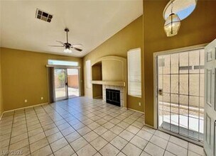 9760 Double Rock Dr in Las Vegas, NV - Building Photo - Building Photo
