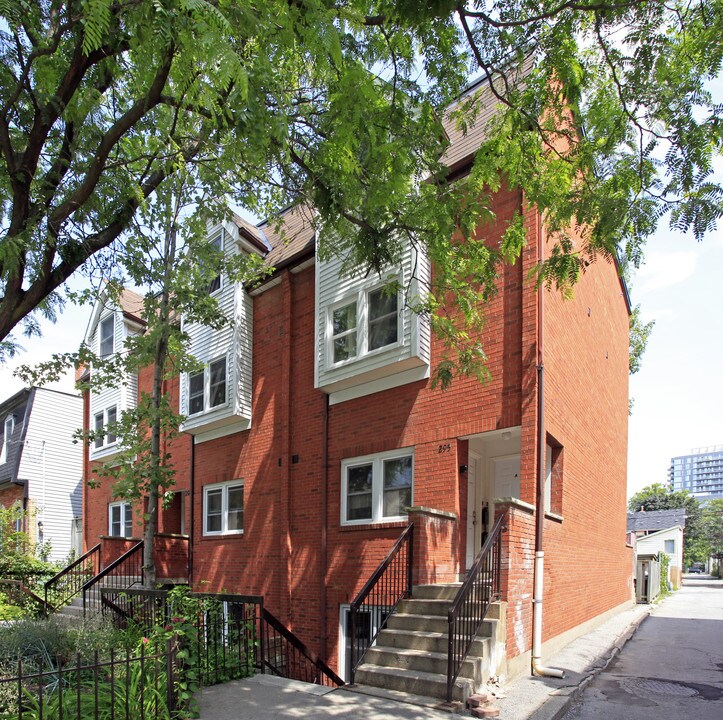 295-299 Ontario St in Toronto, ON - Building Photo