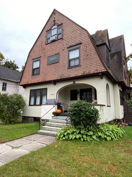 19 Columbus Ave, Unit 3 in Northampton, MA - Building Photo