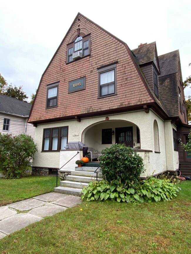 19 Columbus Ave, Unit 3