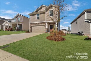 126 Johns Cardinal Dr in Mooresville, NC - Building Photo