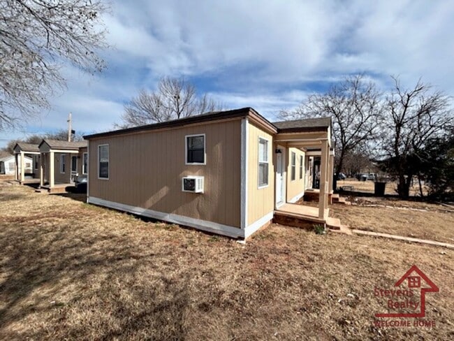 1315 SW E Ave in Lawton, OK - Building Photo - Building Photo