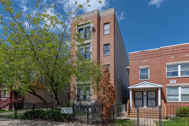 property at 2226 W Monroe St