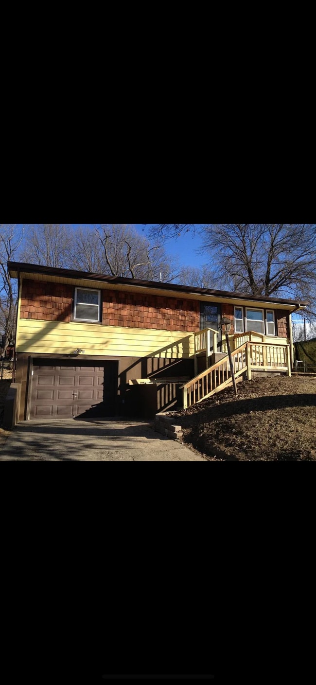 property at 4005 N Jackson Ave