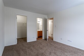Fifteen98 in Naperville, IL - Building Photo - Interior Photo