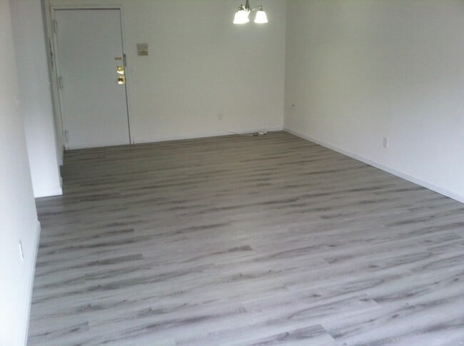 792 Edgewood Ln, Unit B8 in Fort Lee, NJ - Building Photo - Building Photo