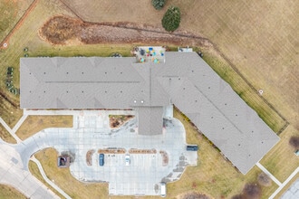 The Sheltering Tree in Omaha, NE - Foto de edificio - Building Photo