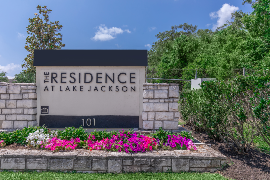 Residence at Lake Jackson Apartments in Lake Jackson, TX - Foto de edificio