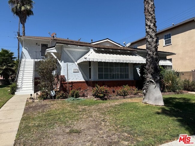 property at 1935 N Hollywood Way