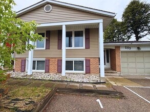 255 Blackhorne Dr in Kitchener, ON - Building Photo - Building Photo