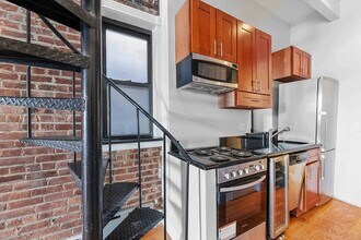724 10th Ave in New York, NY - Building Photo - Building Photo