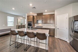 10646 Silver Pond Ave in Las Vegas, NV - Building Photo