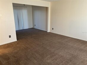 3033 Park Ln in Dunedin, FL - Building Photo - Building Photo