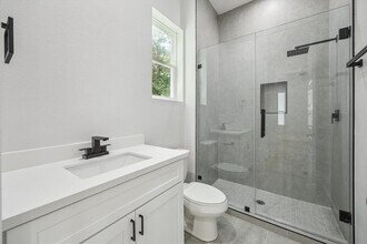 2308 Campbell Rd in Houston, TX - Foto de edificio - Building Photo