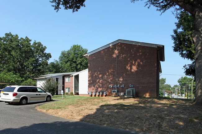 401 E 3rd Ave in Gastonia, NC - Foto de edificio - Building Photo